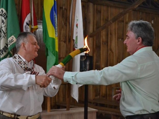 Chegada da chama crioula marca abertura da Semana Farroupilha