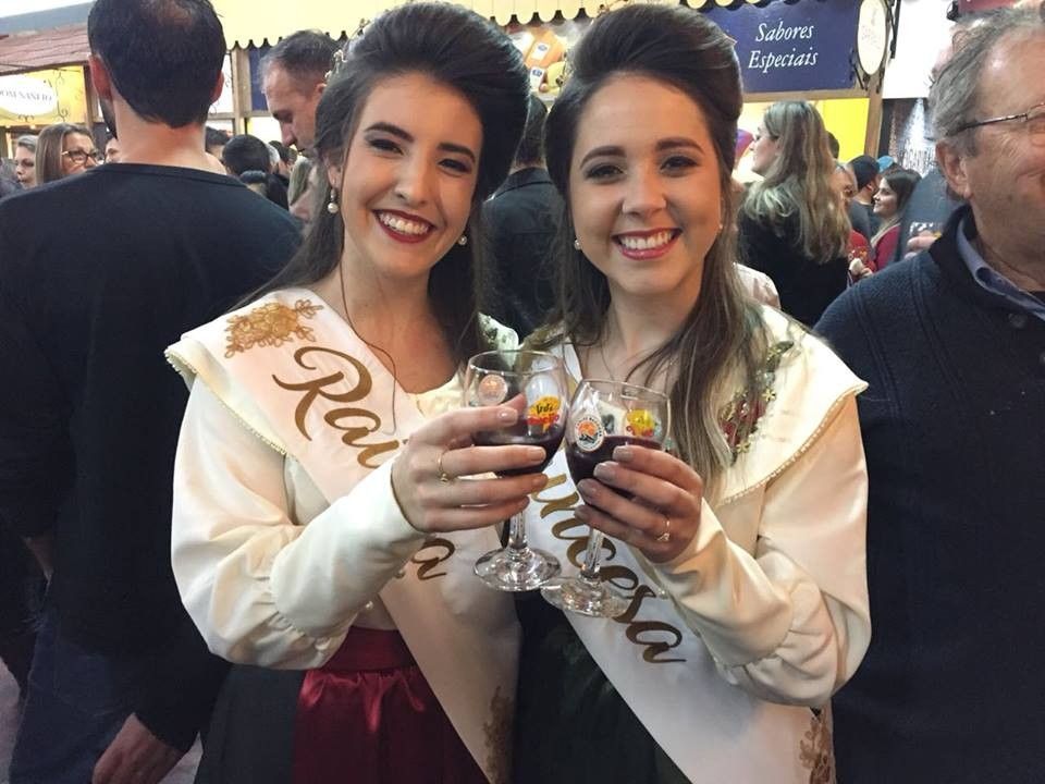 Soberanas participam da FestQueijo