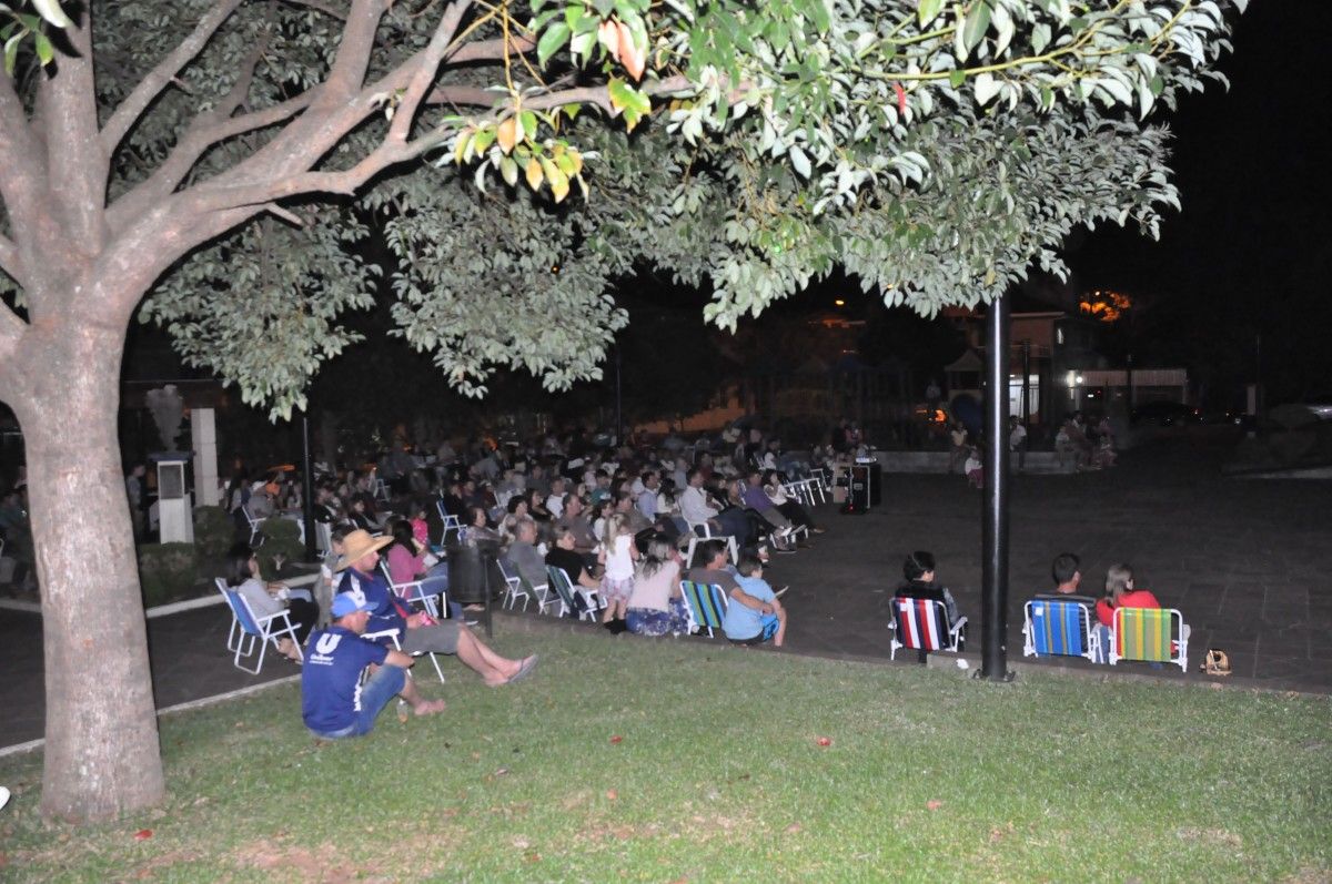 Cinema na Praça